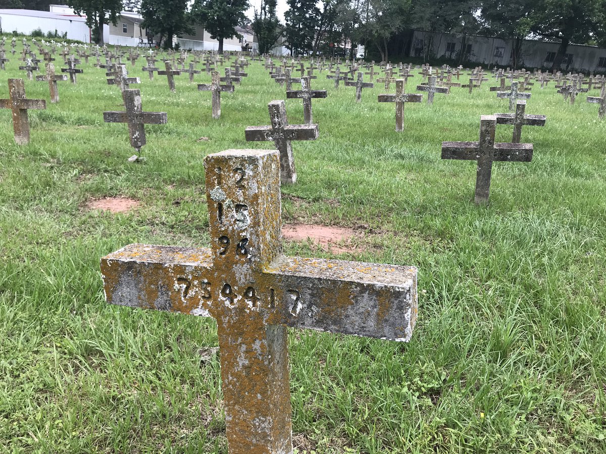 ShaneClaiborne's tweet photo. This is the graveyard in Texas that we visited this week. It’s around the corner from the execution chamber. Folks who are executed or die in prison are buried here if their body isn’t claimed by their family. Many of the tombstones don’t even have a name, just a number. https://t.co/ofFYyhFEt6