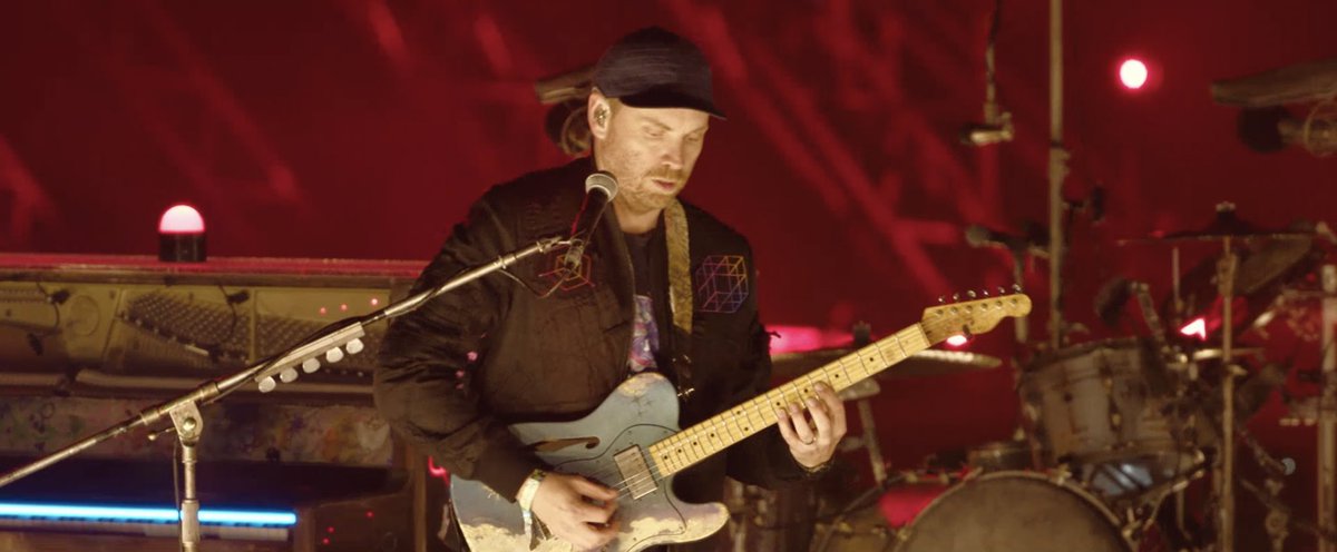 coldplaying's tweet photo. Coldplay performing Viva La Vida for Glastonbury’s #LiveAtWorthyFarm 🔥 https://t.co/9NAqoQdJwI