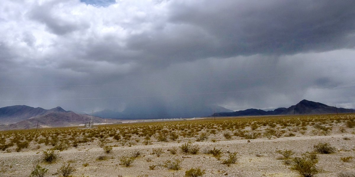 Tiny_Ringmaster's tweet photo. @Zak_Bagans Hope you aren't golfing out at the paiute course... THIS is moving in from the west! https://t.co/u44c9N7fos