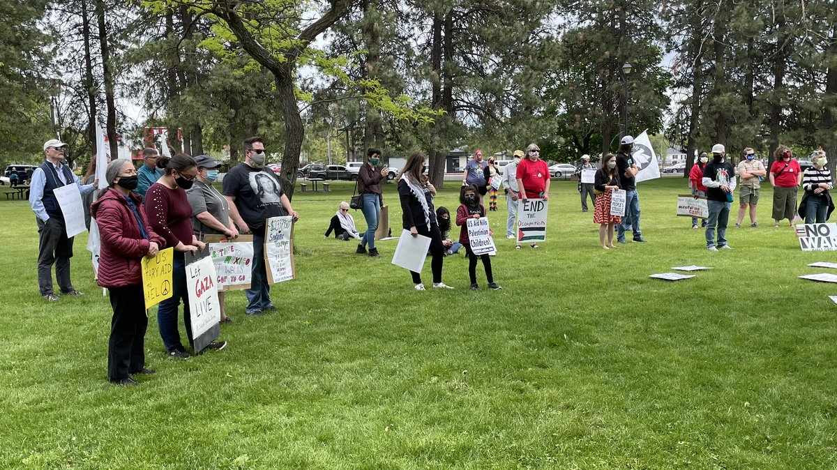 Elenee_Dao's tweet photo. A rally is underway at Clark Park in north Spokane. These activists are standing in solidarity with Palestinians and everything going on in the Middle East with Israel. @kxly4news https://t.co/2ALJyk5EwX