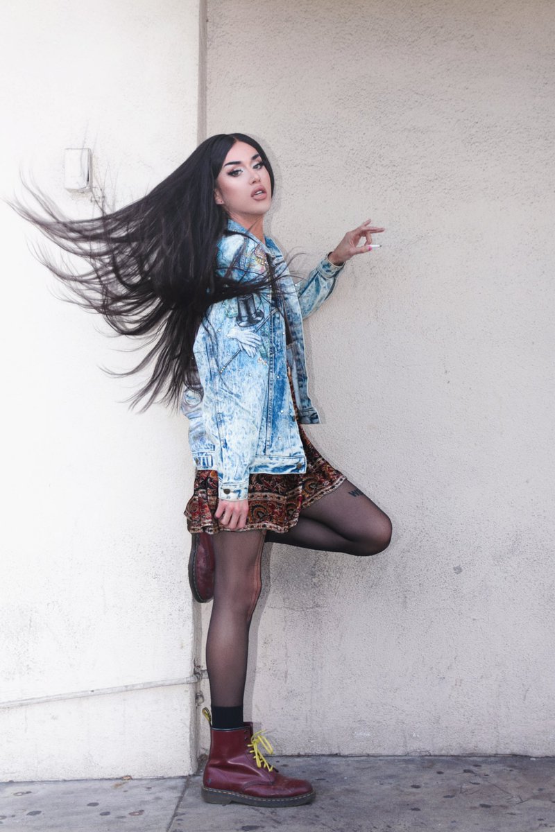 AdoreDelano's tweet photo. LA girl https://t.co/w0YG3BZL8A