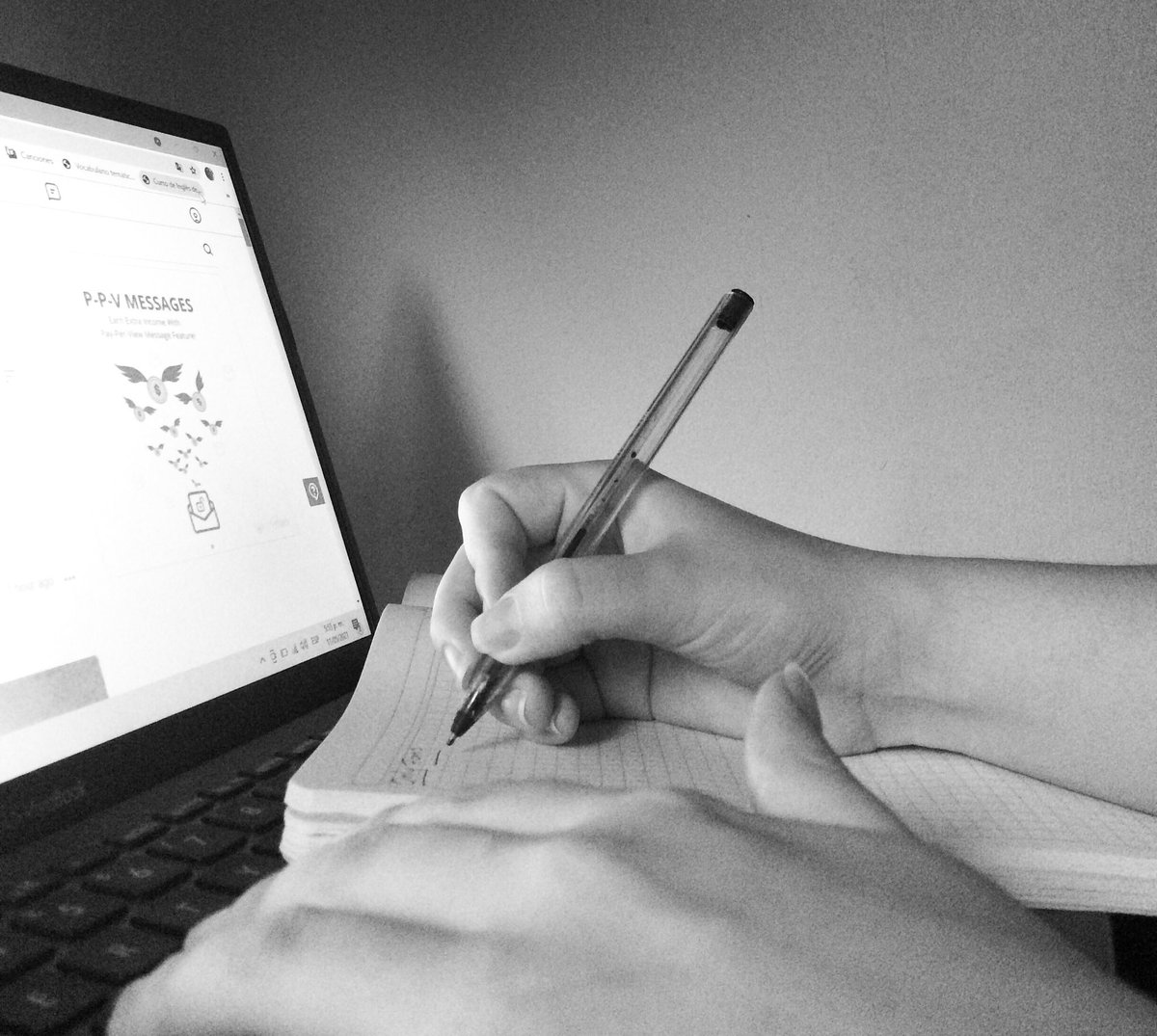 Harperbrown0404's tweet photo. Today I decided to dedicate myself to studying a little and I realized that I have really neglected my obligations a lot. I hope to be more disciplined to be successful.
#modelodemanos #handsmodel #modelowebcam #sexy #study #onlyfans https://t.co/jhtqc1fEZi