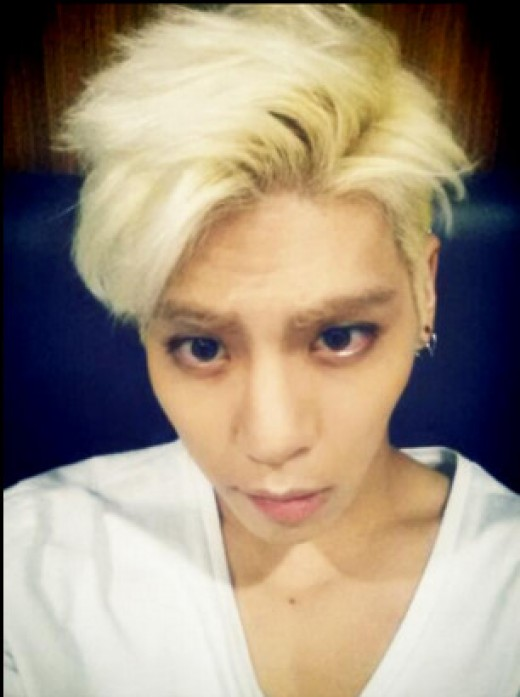shawolrj_'s tweet photo. Um beijo também para a adm Arê que vai AMAR essa coletânea de fotos do Jonghyun loiro. Alguém tá ouvindo os gritos das pontas desse cabelo??? 🗣️🗣️
(Pat) https://t.co/HiZpgNHxIm