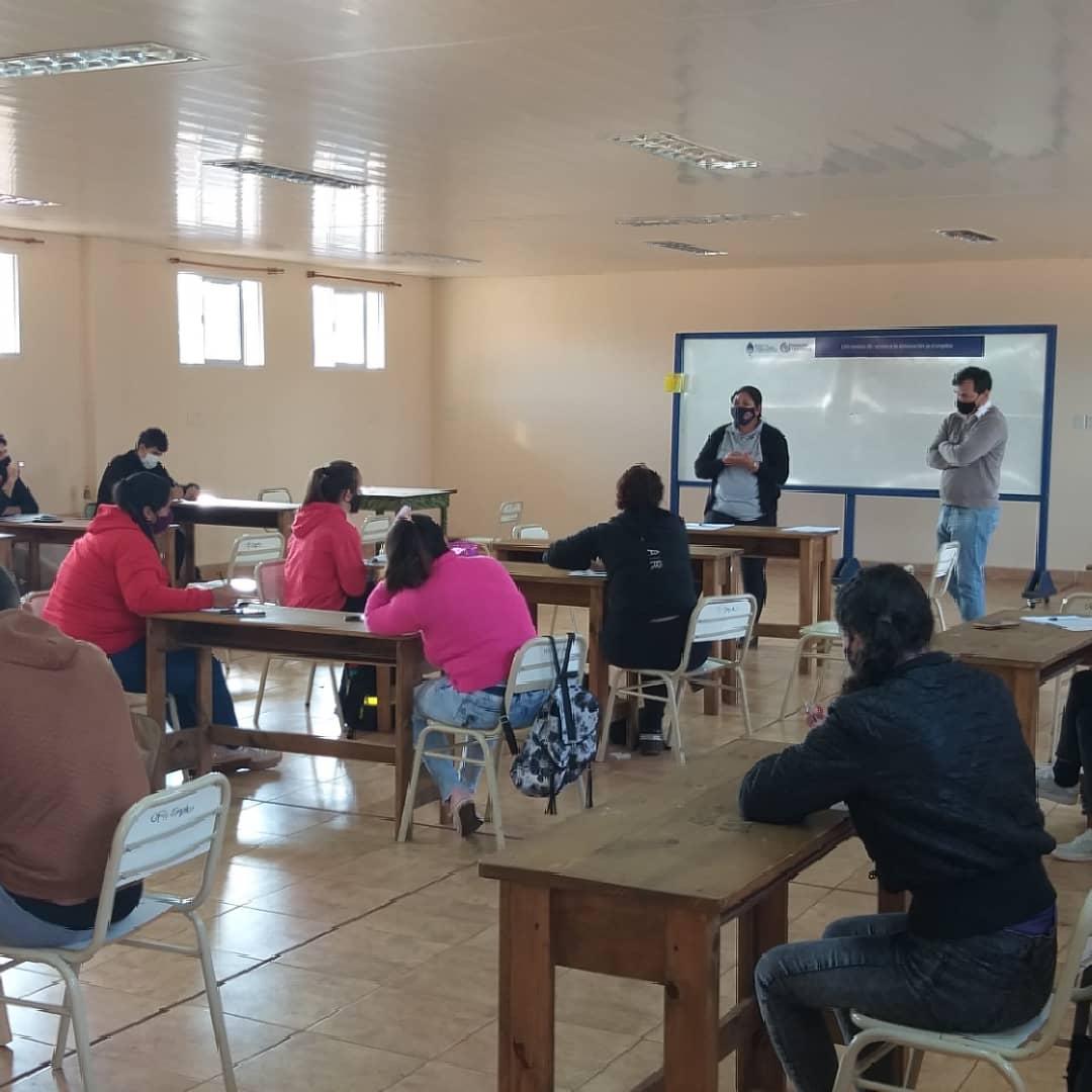 OficinadeEmple2's tweet photo. Esta semana dieron inicio los Cursos de Introducción al Trabajo (CIT) en el marco del Programa Jóvenes.
Talleres que brindan herramientas para la inserción de los jóvenes al mundo laboral 
#OficinaDeEmpleoDeMontecarlo
#AgenciaTerritorialPosadas
#MinisterioDeTrabajoYEmpleo https://t.co/1pYyY24LjL