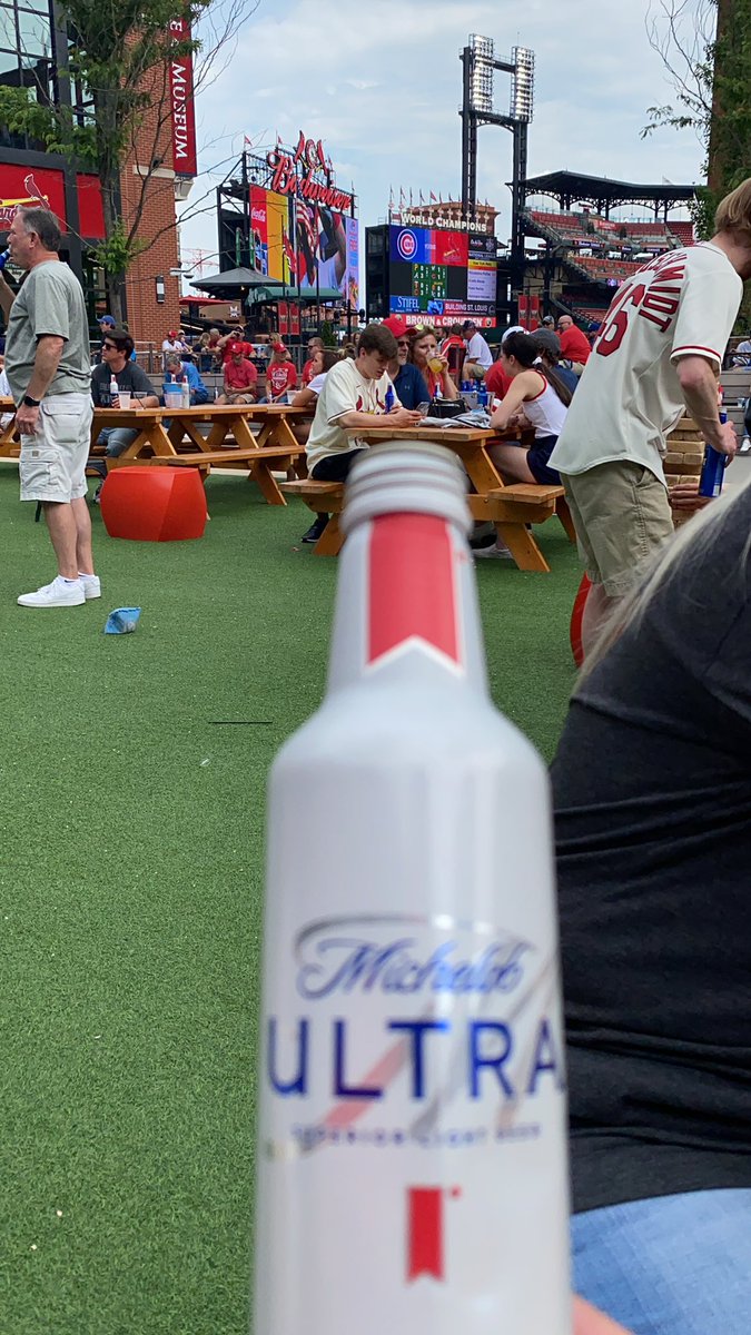 thebiga42's tweet photo. @MichelobULTRA And Cards baseball https://t.co/bGNWoXTDyo