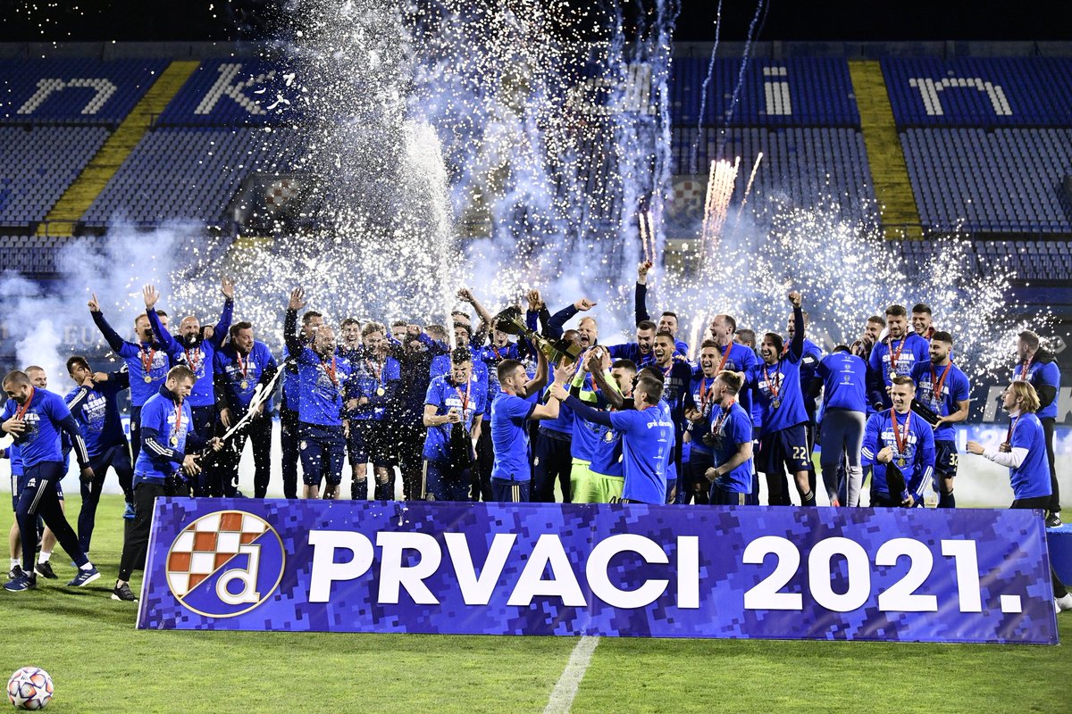 gnkdinamo's tweet photo. PRVACI 2020/21. 🏆🥇 // CHAMPIONS 2020/21 🎉🔥🏆🥇💪🏻😎🥂⚽️💙

#dinamozagreb
📷 CROPIX https://t.co/Dhrew2wUAo