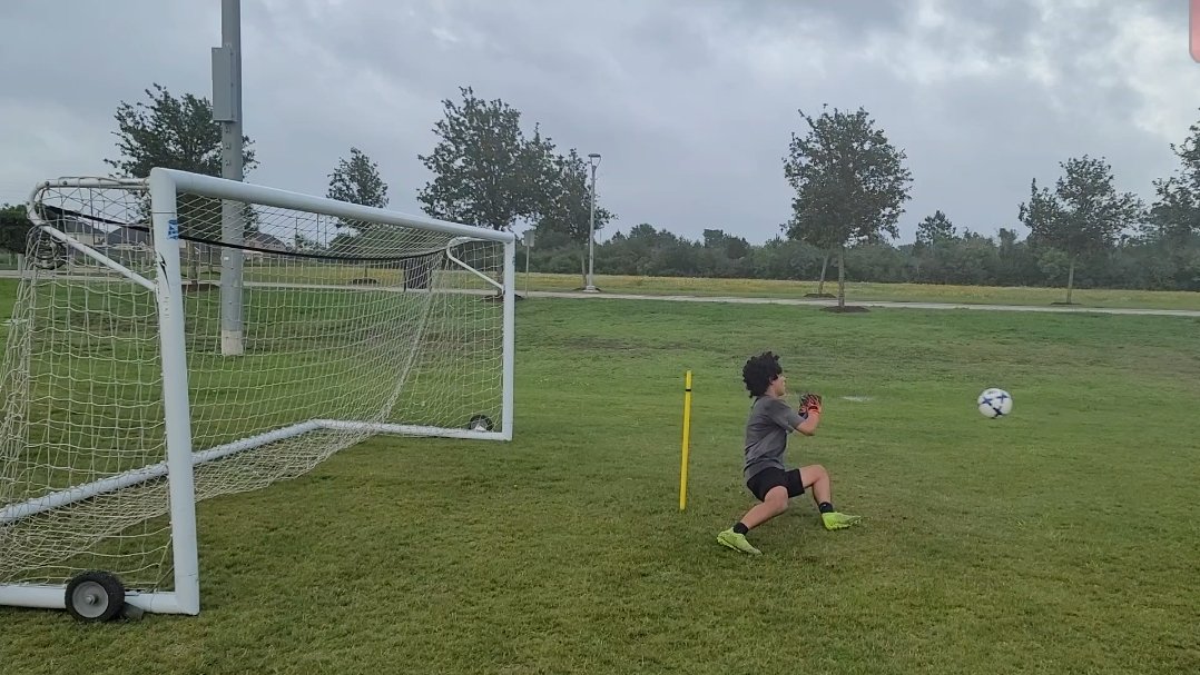s_goalkeeping's tweet photo. Sammy putting in work #gkunion #goalkeeperlife #gkdevelopment @PearlandSoccer @smacneish77 https://t.co/Cl3S6i4rZo