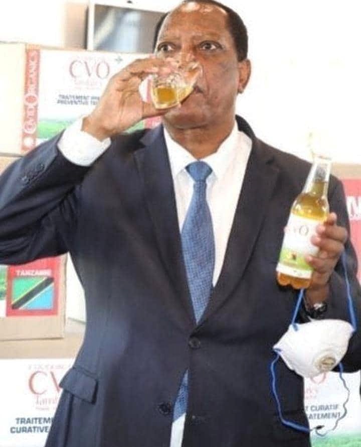 TheRealJongwe's tweet photo. "Kule MADAGASCAR dawa hii anagawa RAIS mwenyewe " - Kabudi 🤣🤣 https://t.co/YB3nFIQRJl