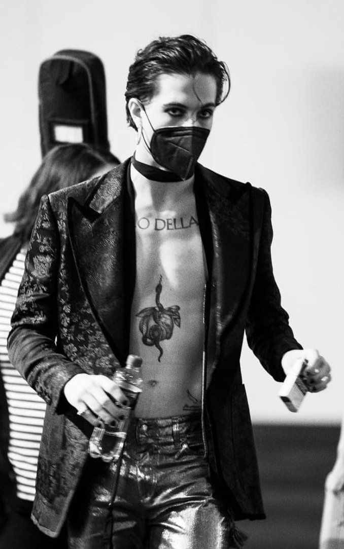 EllaDelulu's tweet image. me he enamorado dios ya me la pela todo no ganara eurovision pero se ha ganado el cariño de toda esta gente #Eurovision