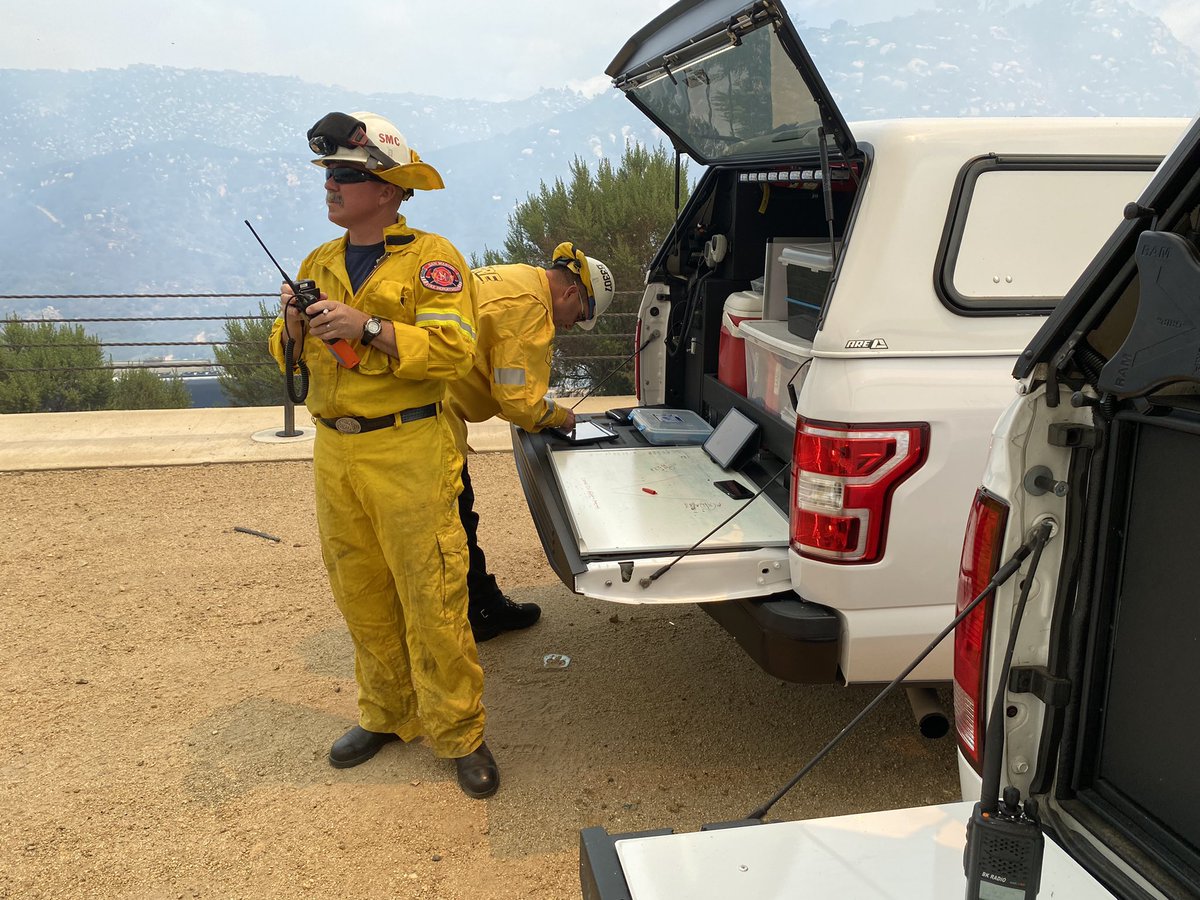 CALFIRESANDIEGO's tweet image. #DeerFire near Deer Springs [update] The forward rate of spread on the fire has been stopped.  Crews will remain at scene well into the evening to contain the fire.  SB I-15 remains closed at Gopher Canyon Rd. with no anticipated opening, please avoid the area.