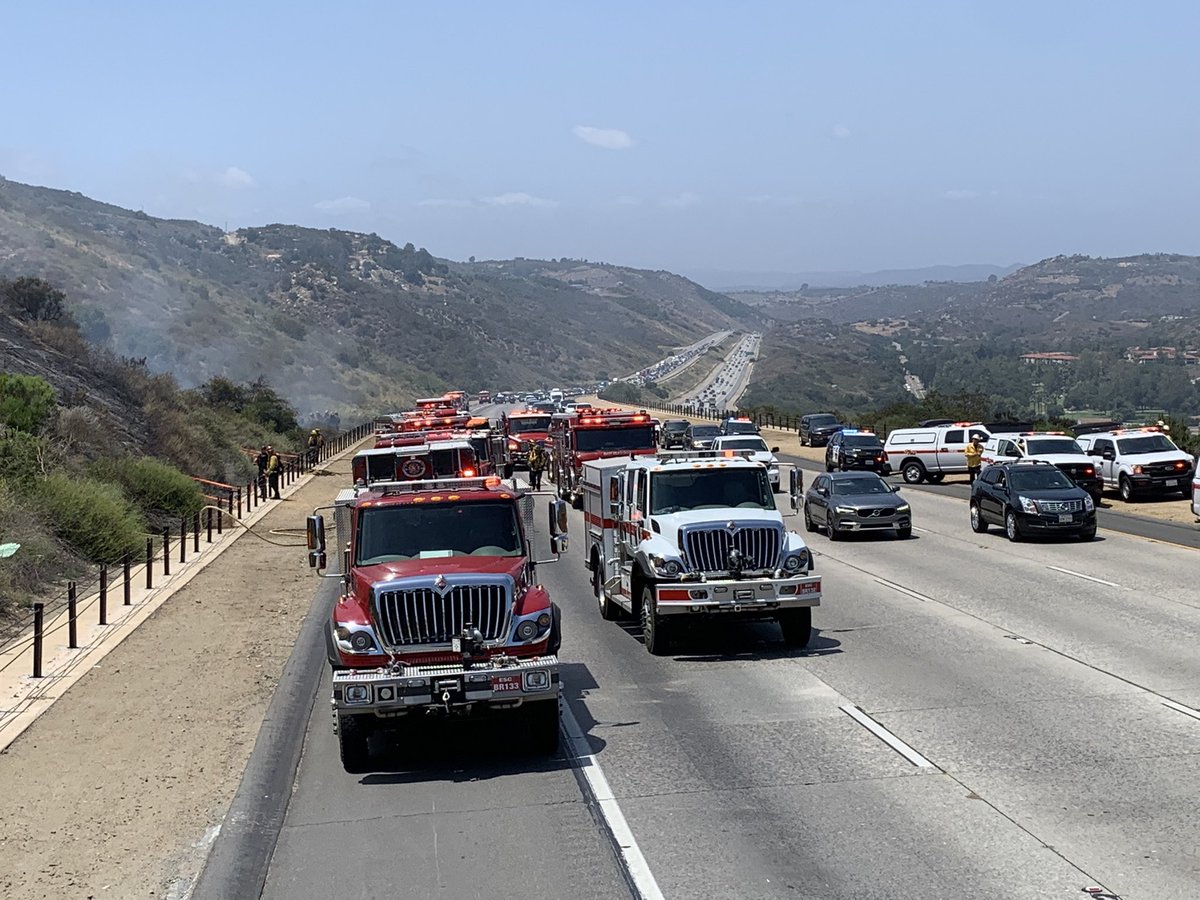 CALFIRESANDIEGO's tweet image. #DeerFire near Deer Springs [update] The forward rate of spread on the fire has been stopped.  Crews will remain at scene well into the evening to contain the fire.  SB I-15 remains closed at Gopher Canyon Rd. with no anticipated opening, please avoid the area.
