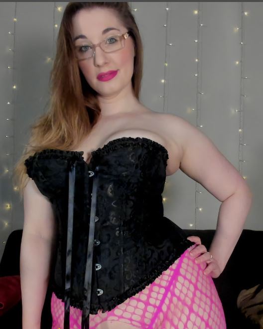 Nova Harper on Twitter: "I'm live now, guys! https://t.co/A0ntoynIJ1 https://t.co/vl63f4RZlG