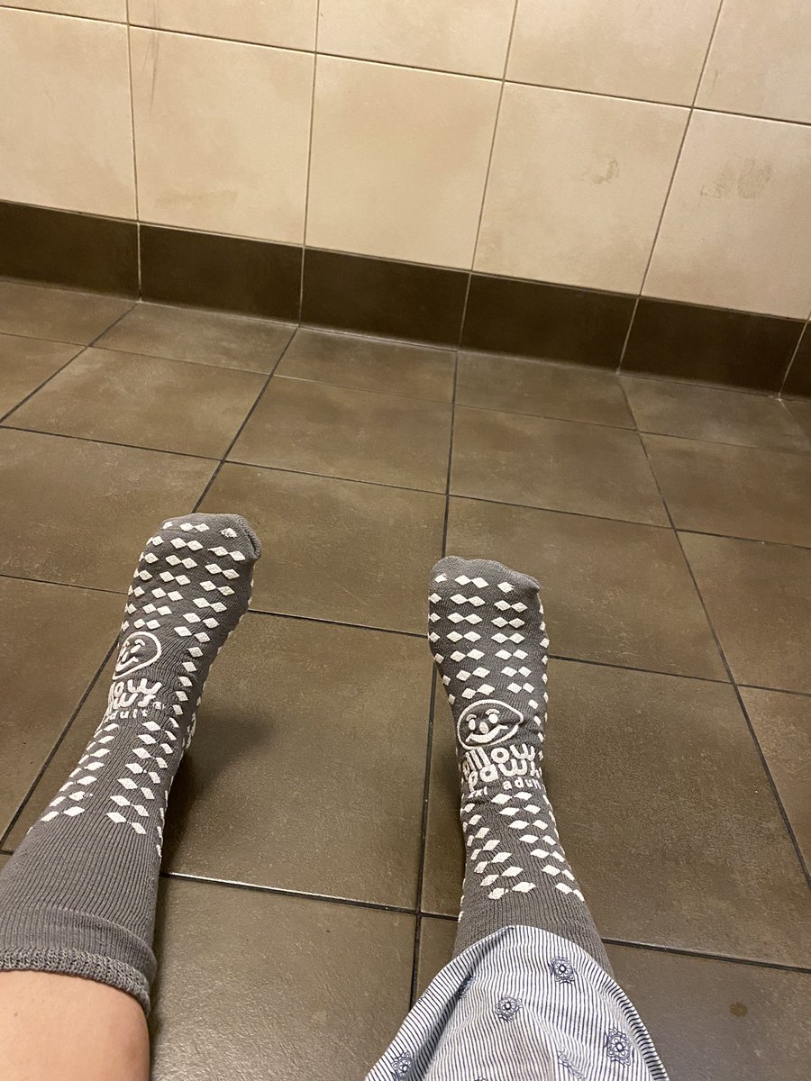 notemily04's tweet photo. @dieDoktor All good, just cracking up bc i took this photo in the bathroom when they admitted me https://t.co/JVcfIEjrvA