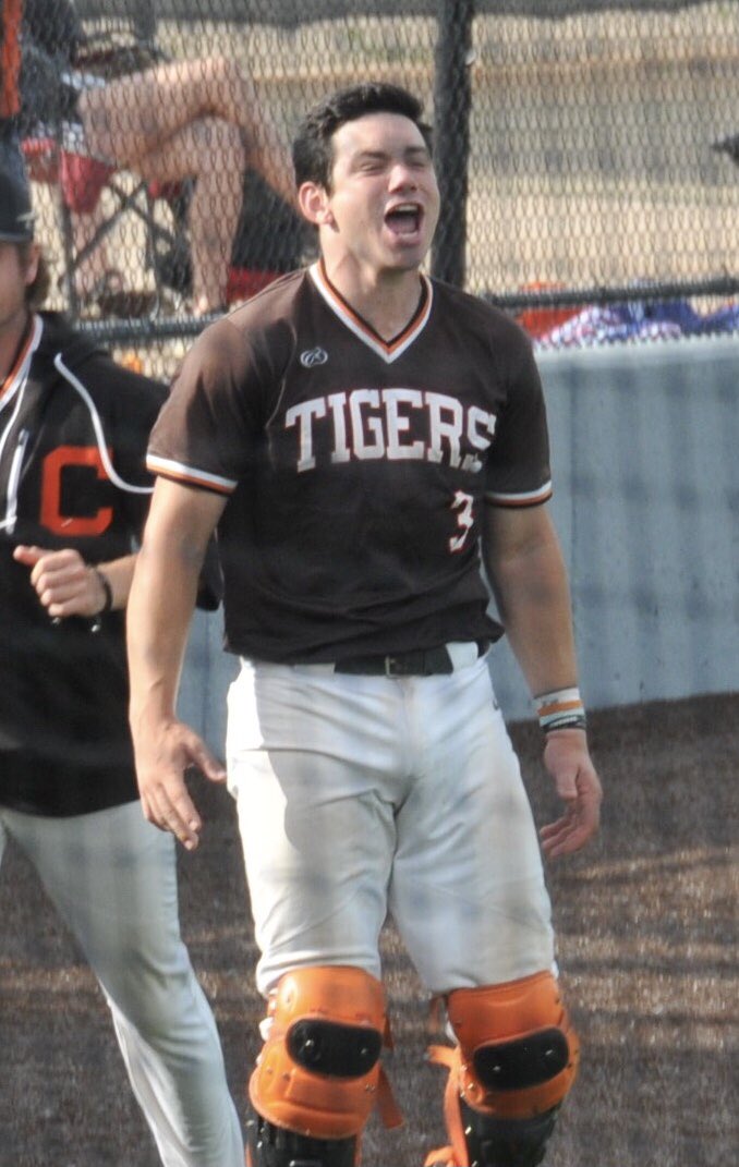 kcdad's tweet photo. Yes Sir ..Yes Sir ..Yes Sir!!!!! We are going to @JUCOWorldSeries! Congrats @BaseballCowley for an outstanding @KJCCCmedia Regional tournament. #CT2GJ #jucoroute #worldseries #baseballbrothers https://t.co/knMAMfeXKV