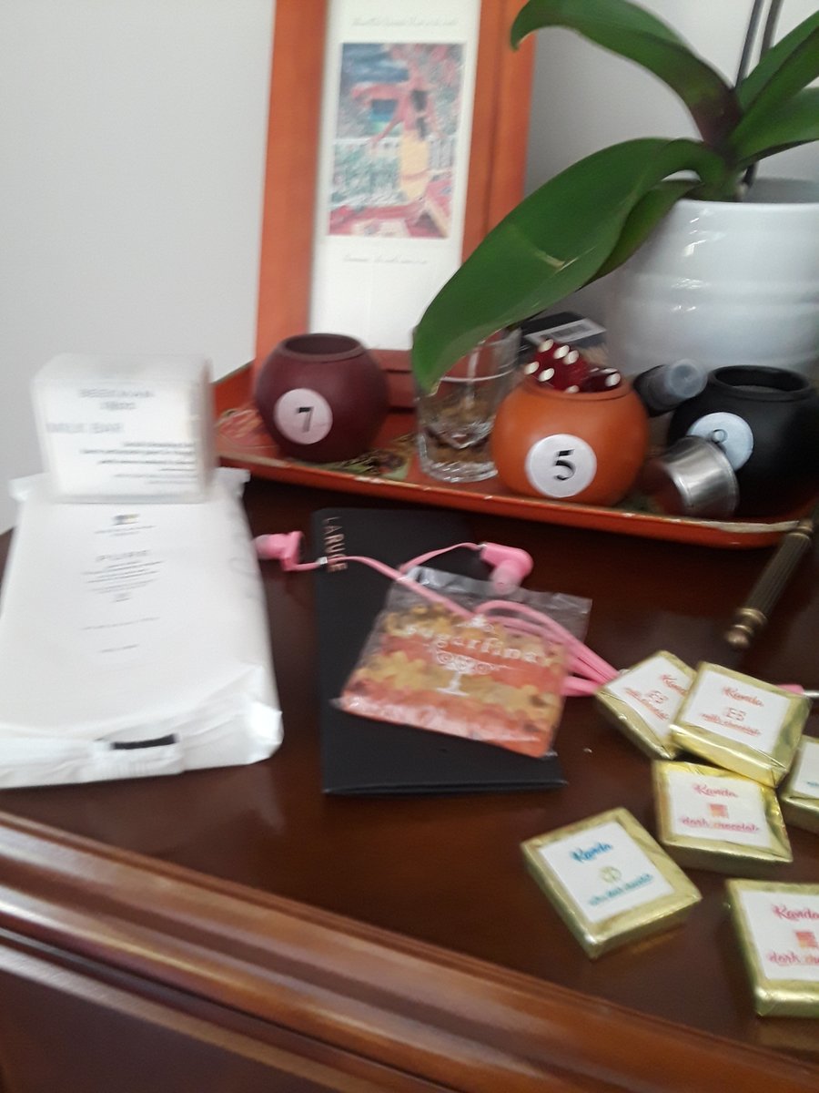 DebMellman's tweet photo. When you receive a party package like this, you know it’s gonna be a great time. #BillboardMusicAwards Virtual Viewing party @indiegroundhouseteam @commchicklana 
@nowhere 
@DRNXMYTH
@LaruceBeauty
@Beekman1802
@Smudged
@PitLiquor
@BeardOrganics
@KandaChocolates https://t.co/PsAo2uR05n