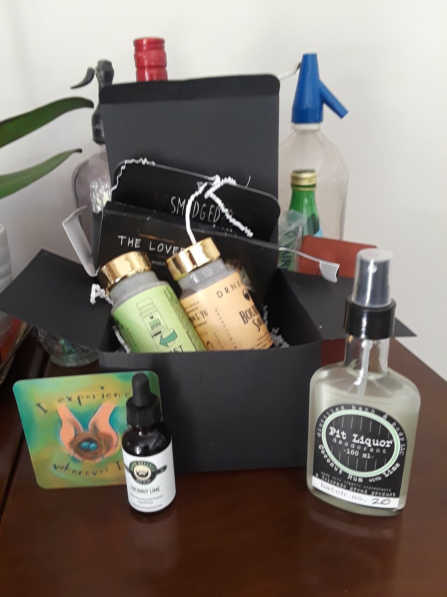 DebMellman's tweet photo. When you receive a party package like this, you know it’s gonna be a great time. #BillboardMusicAwards Virtual Viewing party @indiegroundhouseteam @commchicklana 
@nowhere 
@DRNXMYTH
@LaruceBeauty
@Beekman1802
@Smudged
@PitLiquor
@BeardOrganics
@KandaChocolates https://t.co/PsAo2uR05n