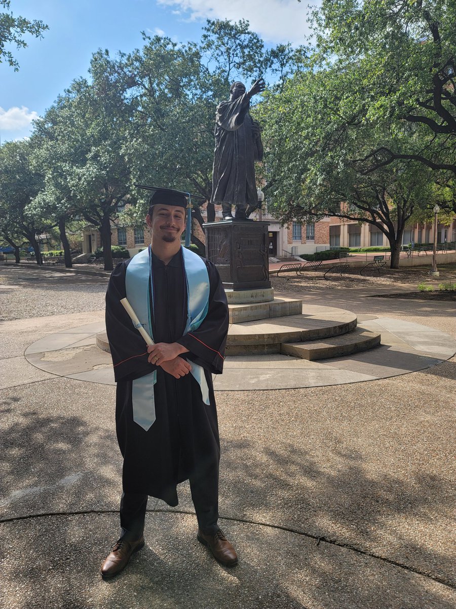 thebusynest's tweet photo. @UT Austin, here to celebrate our #UTGrad21 Congrats Elijah!👏 https://t.co/x14pD7w8oI