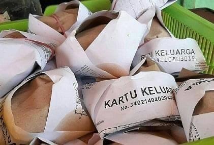ndorokakung's tweet photo. Cemas karena data penduduk bocor dan dijual di internet? Dapat salam dari tukang nasi uduk.... 😂 https://t.co/jvsj6EgUXS