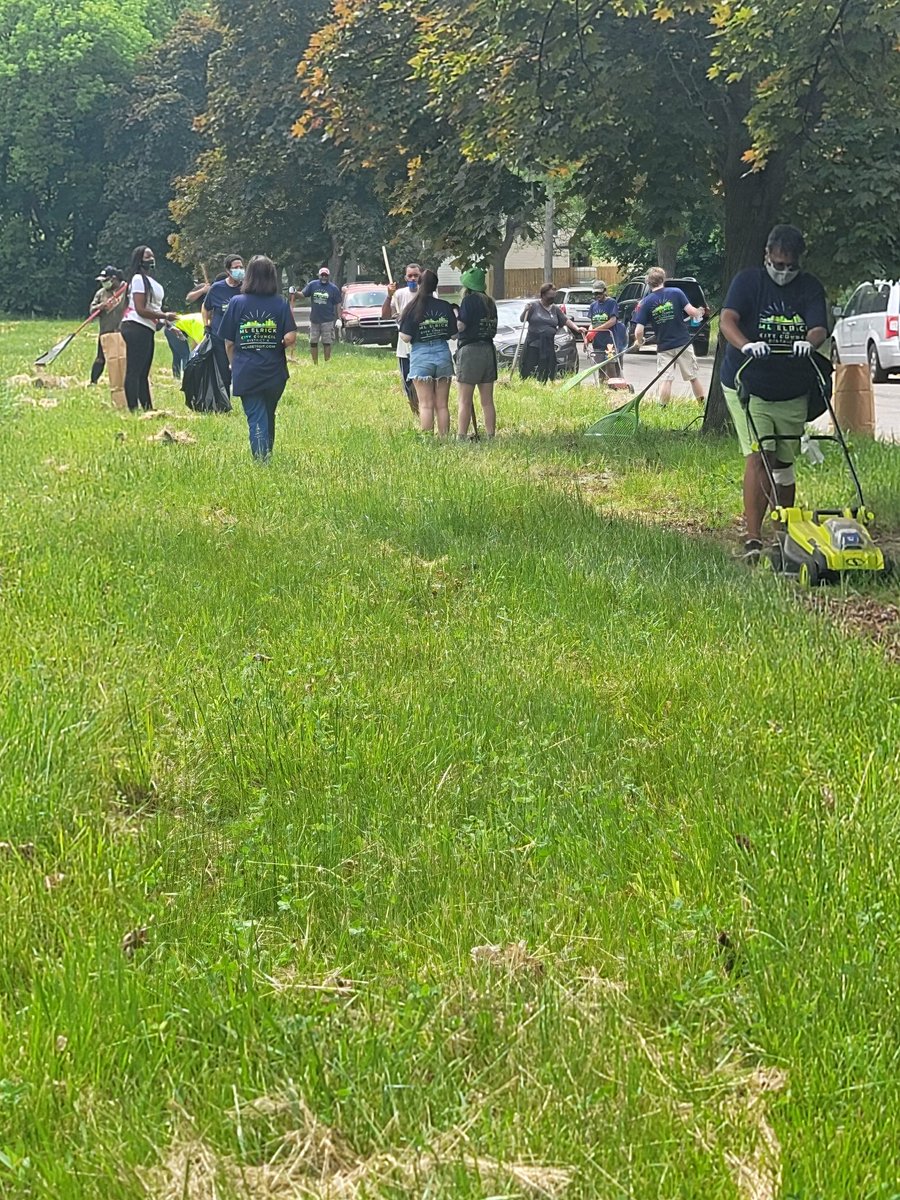 DetroitMl4's tweet photo. #MOTORCITYMAKEOVER Day in #Detroit #District4 and #TeamML is out. https://t.co/kL08Pevwao
