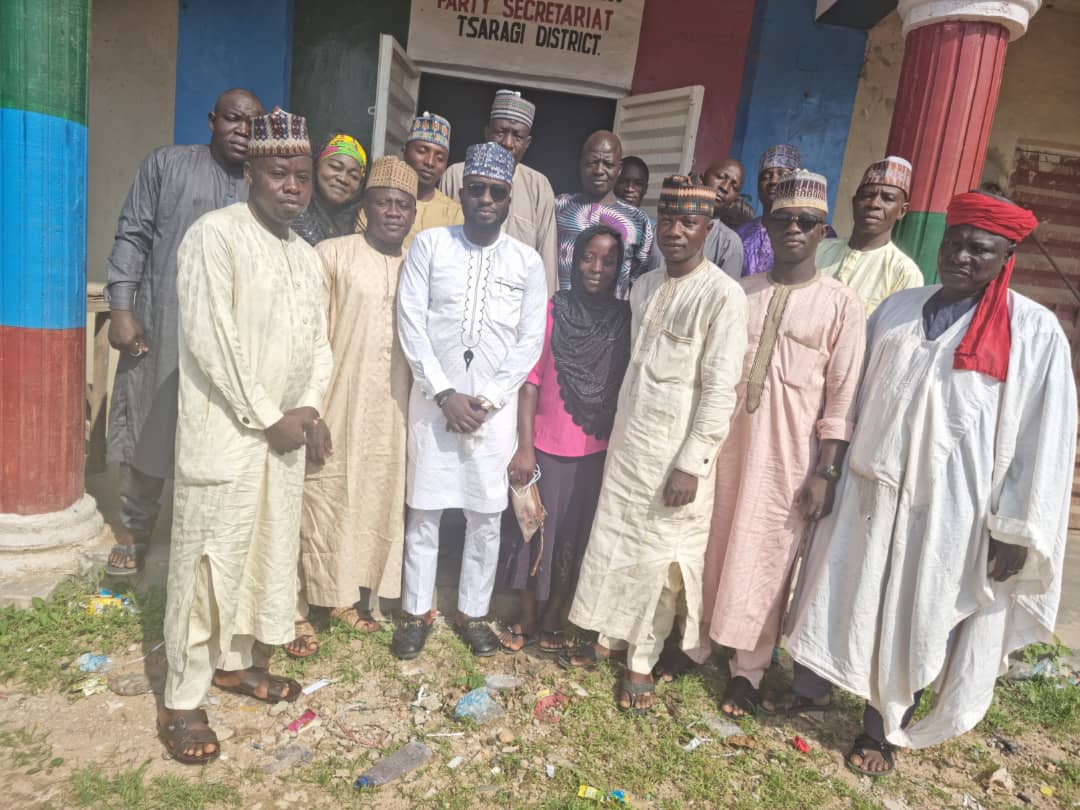 realMMMubaraq's tweet photo. Officially I joined @OfficialAPCNg @APCKwaraState in my ward, Tsaragi,Edu LG with my supporters.I joined @OfficialAPCNg, @APCKwaraState 2 support Gov AA in moving our state2greater heights.@RealAARahman is doing well&amp;delivering dividends of democracy2d ppl across d state. https://t.co/JTTb0zugWa