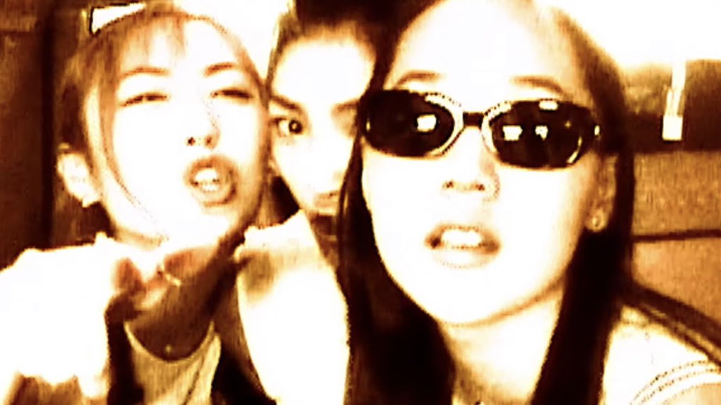 한마디 말이라도 괜찮아
너를 위해 아껴두었던 사랑을 줄게
달콤한 단어만 준비해
너의 그 마음을 들려줘.. 💜

#Bada #Eugene #Shoo #유진 #바다 #슈 #SES유진 #SES바다 #SES슈 #에스이에스