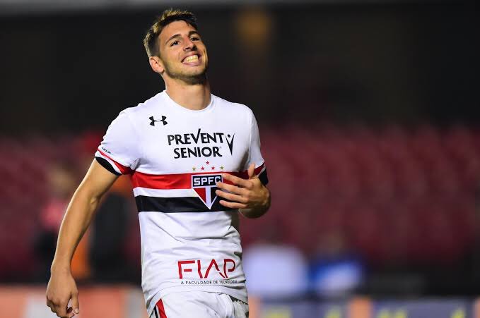 SPFCDaDecepcao's tweet photo. BEM VINDO DE VOLTA CALLERI! 

Rui Costa age rápido e contrata o sonho de todos os tricolores. 
Jogador argentino jogará o clássico de amanhã! 🔴⚪️⚫️ https://t.co/b0hOXoBLCu