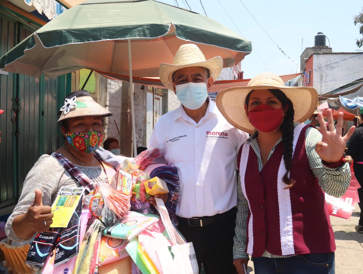 Dr_RigoChacon's tweet photo. Junto a la candidata a Diputada Local por @PartidoMorenaMx, en el Distrito XV @Nancy_Benitez_, nos comprometimos a obtener la certificación de #mercadolimpio; así como mejorar las condiciones de los mercados del municipio e impulsar el #ComsumoLocal.
#UnZaachilaParaTodos https://t.co/XsA5bgwafy