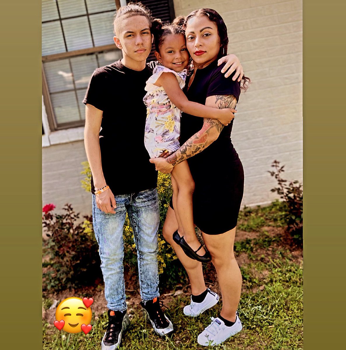 ItzReallyLili's tweet photo. 🥰 MY WHOLE HEART ❤️ US OVER EVERYTHING
#momoftwo #blessed #grateful #usovereverything #motivation #saturdayvibes #familyiseverything #family #gamermom #twitchstreamer #empath https://t.co/ge1l8yWQBy
