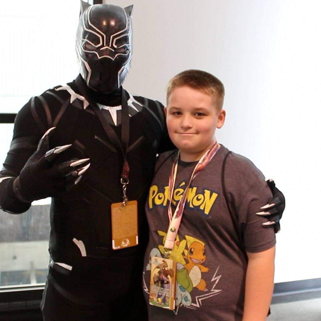 defmas's tweet photo. What I miss about comicons...

These smiles. 

#dragoncon #dovercomicon #oceancitycomicon #blackpanther #deadpool #naruto #ninja #spiderman #marvel #starwars #katsucon #gearsofwar #gearpool #comicon #cosplay #children #smiles #wakandaforever  #dragoncon2018  #dragoncon2019 https://t.co/DxdQattmNU