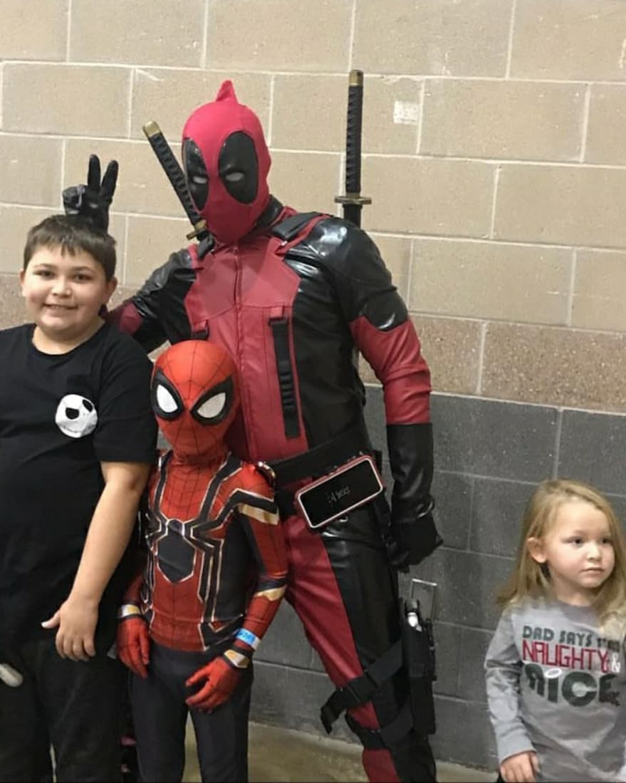 defmas's tweet photo. What I miss about comicons...

These smiles. 

#dragoncon #dovercomicon #oceancitycomicon #blackpanther #deadpool #naruto #ninja #spiderman #marvel #starwars #katsucon #gearsofwar #gearpool #comicon #cosplay #children #smiles #wakandaforever  #dragoncon2018  #dragoncon2019 https://t.co/DxdQattmNU