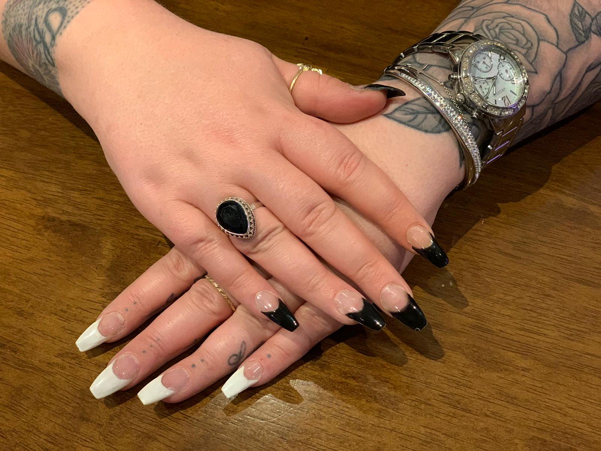 Sugar_Kane1's tweet photo. My amazing nails by @lashordyee I wanted something a little different and oh boy did she deliver!!
#acrylicnails #frenchmanicure #blacktips #oddhands #supportlocalbusiness #lashordye https://t.co/QAVENNYXkJ