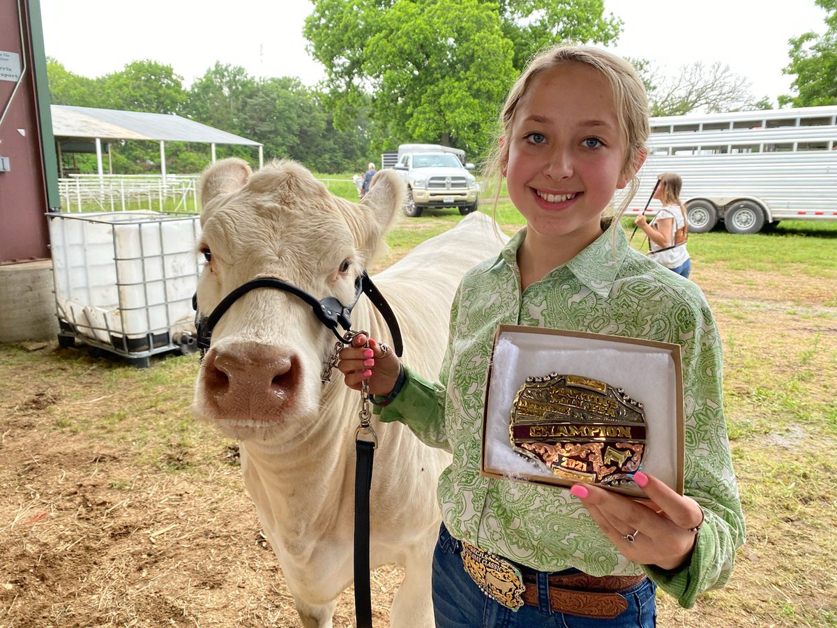 cantonffa's tweet image. 💙💛🐂 Martins Mill FFA Show 🐂💛💙

Casey Conway won Intermediate Cattle Showmanship, claiming $60 in prize money! Casey also exhibited the Champion Charolais!!

What a great start to the 2021-22 school year!

#cantonffa #goshow #togetherwewin #theharderweworktheluckierweget