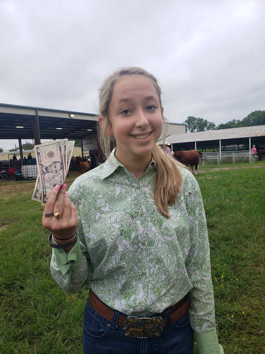 cantonffa's tweet image. 💙💛🐂 Martins Mill FFA Show 🐂💛💙

Casey Conway won Intermediate Cattle Showmanship, claiming $60 in prize money! Casey also exhibited the Champion Charolais!!

What a great start to the 2021-22 school year!

#cantonffa #goshow #togetherwewin #theharderweworktheluckierweget