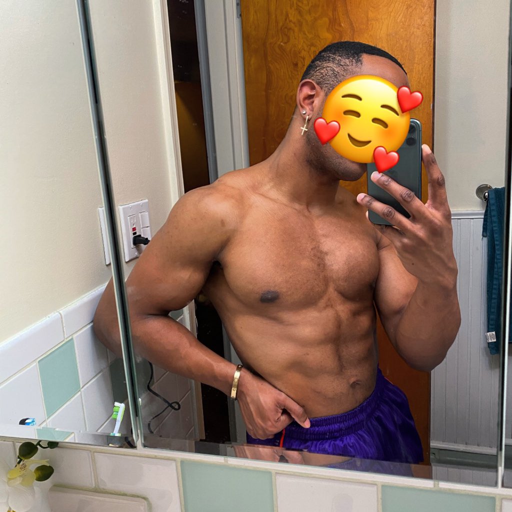 brreeezyyyyy's tweet photo. Let’s be real, Yves puts me to shame😭
#blackorbitday https://t.co/OWIEqSEk6U