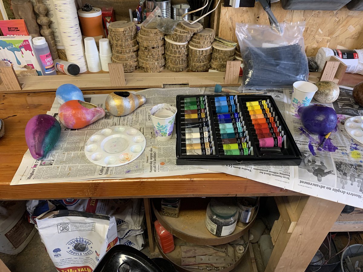 tfickenscher's tweet image. Me 10 yrs ago: Someone BETTER get out there and clean *MY* workbench off!

Me today: Those are so pretty sugar. You did a good job!

#ImLearning