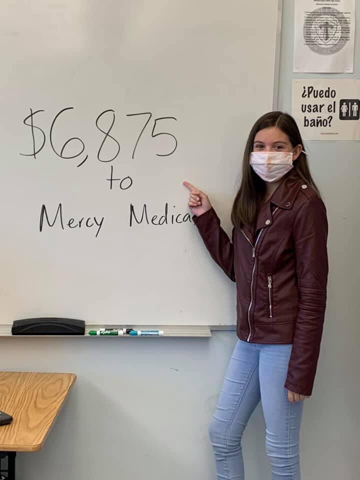 shelbycountysch's tweet photo. .@MLCTitanNation student Kylie has raised close to $7,000 for Mercy Clinic, a facility serving the underinsured in Shelby County. Her idea to have a festival and silent auction was a success! People are still donating! Way to fulfill the PoG! #il3 #mercyclinic https://t.co/rrk82jxuGH