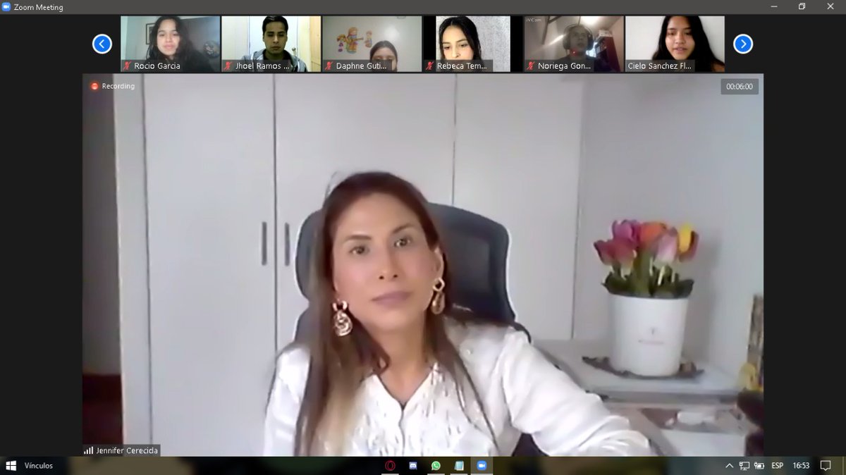 EVista2020's tweet photo. #Entrevista @jencerecida nos cuenta sobre la conducción de 'Cuerpo Médico' : “Para mí, 'Cuerpo Médico' ha sido un doble reto porque me saca de mi zona de confort”. #Redacción2021 https://t.co/moAEWhNeN4