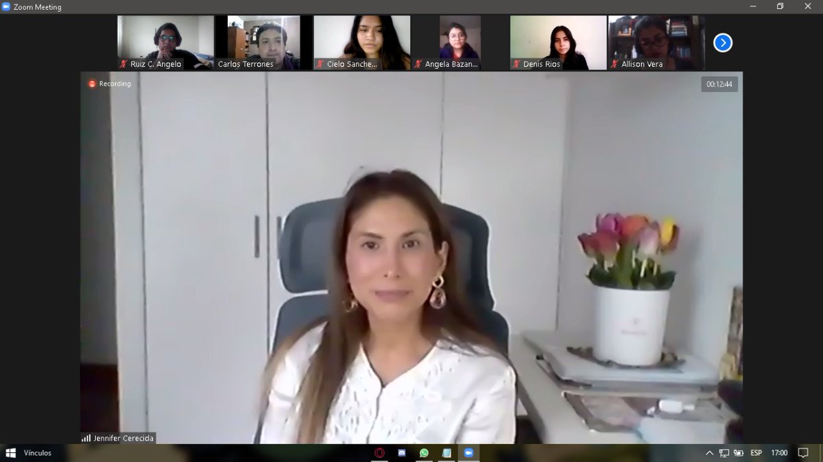 EVista2020's tweet photo. #Entrevista @jencerecida: "Estoy constantemente viendo noticias, respirando noticias, ese es mi día a día, desde que me levanto estoy constantemente informada. Es así desde que empecé en el periodismo”. #Redacción2021 https://t.co/s0KKDsPpB4