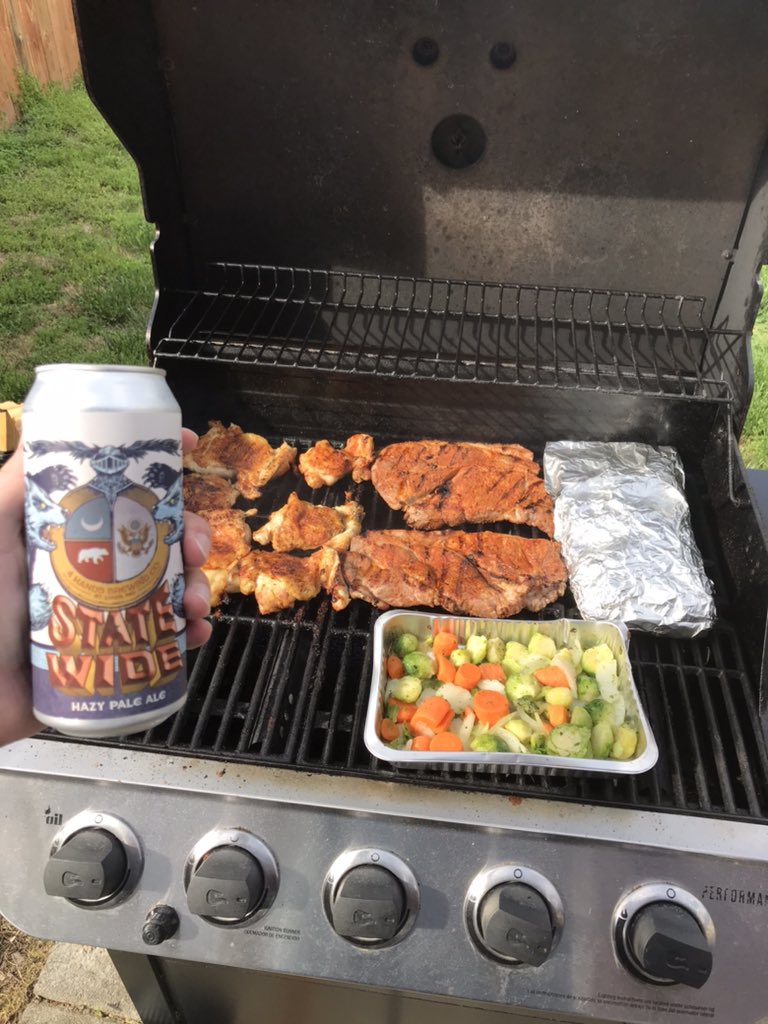 bss212s's tweet photo. Grilling. Enjoying a MissouriWide @4HandsBrewingCo and catching up with @Majority54 @JasonKander https://t.co/M7k8s4YMnM