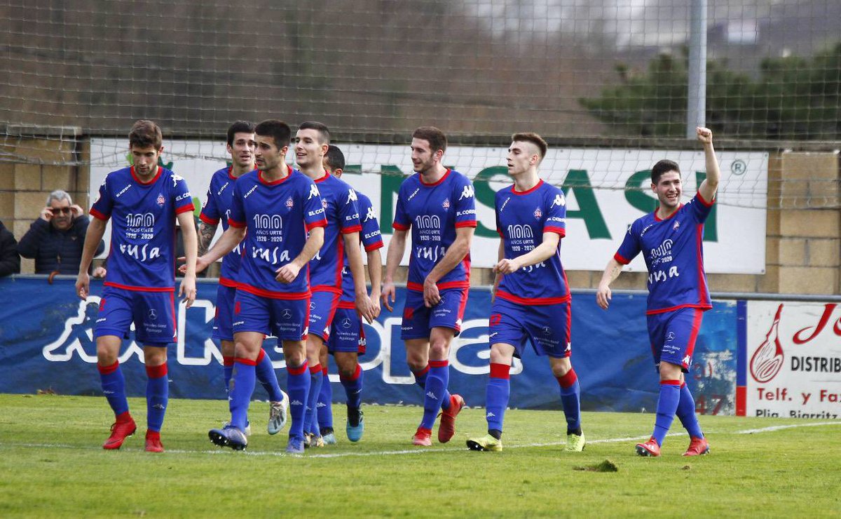 Seguimos creyendo en el fútbol por cosas como las del Amorebieta que jugará su 1ª temporada en Segunda División en 95 años de historia.

Y esta parroquia lo celebra. Porque el Amorebieta representa todo lo que amamos: picar piedra, pisar mucho barro y trabajo. Mucho trabajo.