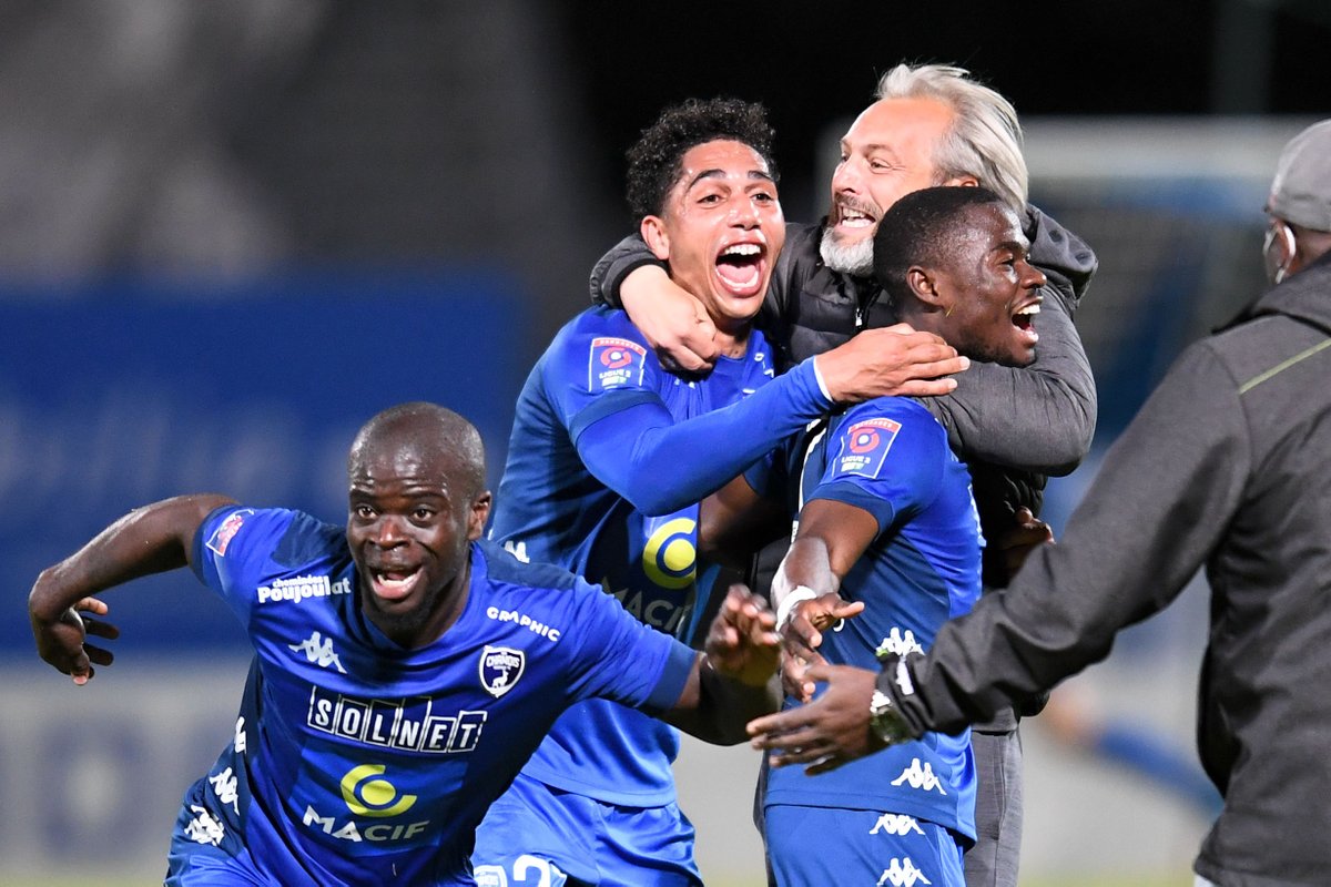 Ligue2BKT's tweet image. 🤝 @Seb_Desabre 🤝 

#BarragesLigue2BKT #CNFCFCVB