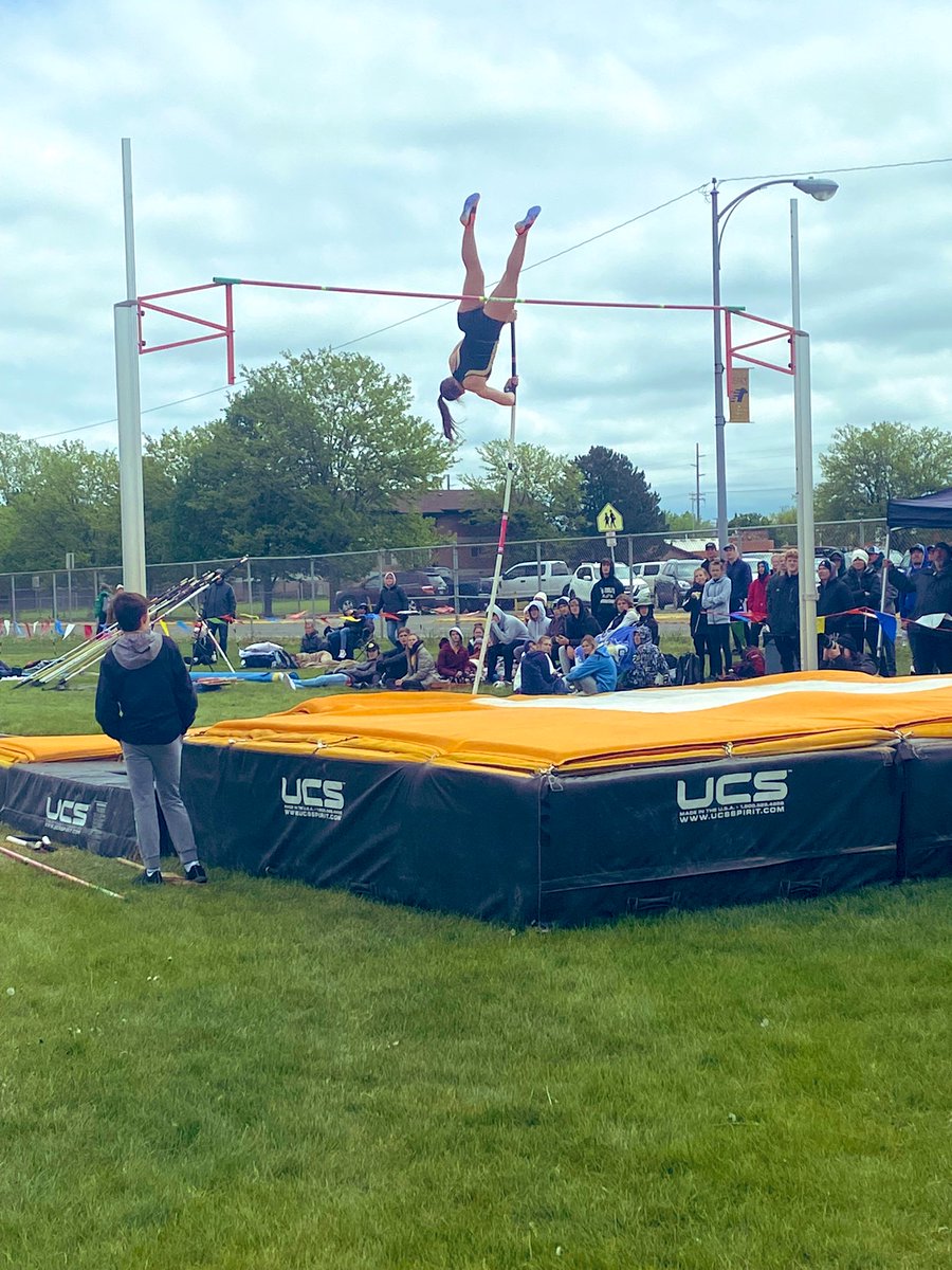 West_High_Track's tweet photo. Nice job to @emma_zimmerman5 on winning the Pole Vault! She cleared 11’9” #mtscores https://t.co/JTObD8E4Al