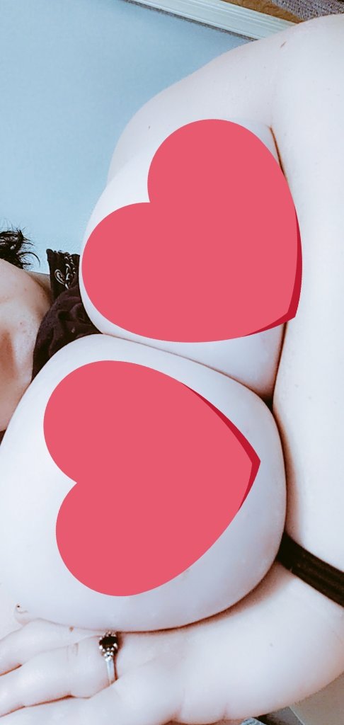 QueenKitten5's tweet photo. Hello welcome to my Twitter become a fan today for only $10.75 per month or $30.75 for 3 months https://t.co/n38dE67IOR