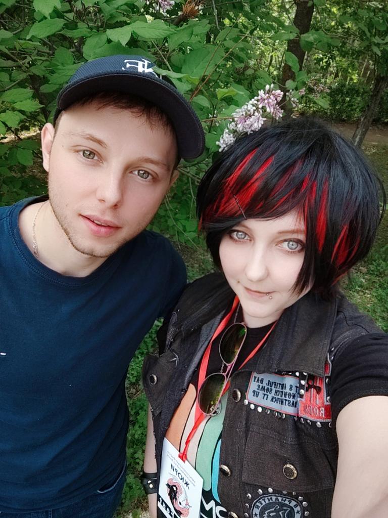 kaze_ni_naritai's tweet photo. Пока факт, если удалось сфоткаться с актёром, сыгравшим любимого персонажа, поездка уже удалась на 200% ✨✨✨
Я 🐶 ТЫ 🐶 Я 🐶 ТЫ 🐶
Оч жалею, что мои комиксы еще не приехали, так бы подписал их 😭
#eosfest #bubble #мгчд #майоргром #димадубин #сашасетейкин https://t.co/tzKdpcIUI9