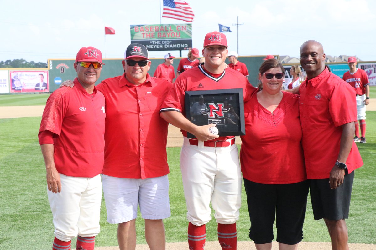 Nicholls_BSB's tweet photo. A couple top shots from today's Senior Day celebration, featuring eight of the best men to grace this program...

@gwa_7, @jddavis_1, @TreverKilcrease, @Alec_Paz22, @ColinKramer12, @papapete421, @BeauBalado &amp; No. 11 Dillon Belle

#dirtyred #makehistory https://t.co/D9XVfF7zBy