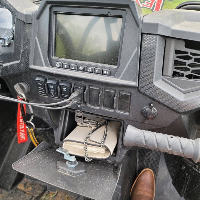 Dibs on the cowboy #Gucci #RZR https://t.co/fhXbKx5cuO<a href="/tag/gucci"class="tags">#Gucci</a><a href="/tag/rzr"class="tags">#RZR</a>