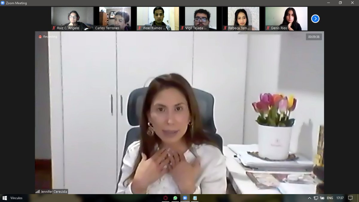 EVista2020's tweet photo. #Entrevista @jencerecida sobre la realización en su profesión como comunicadora: "Es un proceso de información como comunicadores”. #Redacción2021 https://t.co/c4Zw05Dzko