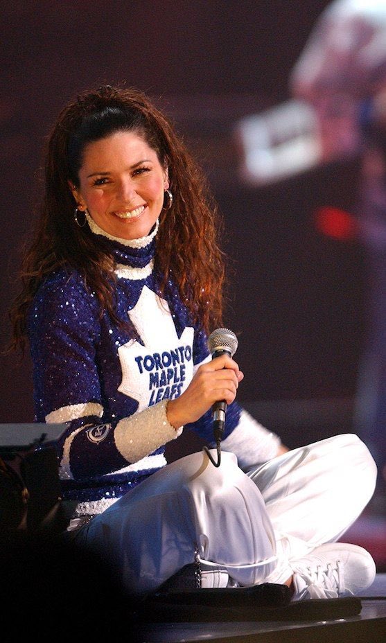 ShaniaTwain's tweet photo. Leafs vs Habs! 🇨🇦🏒 https://t.co/0RguV6AKUk