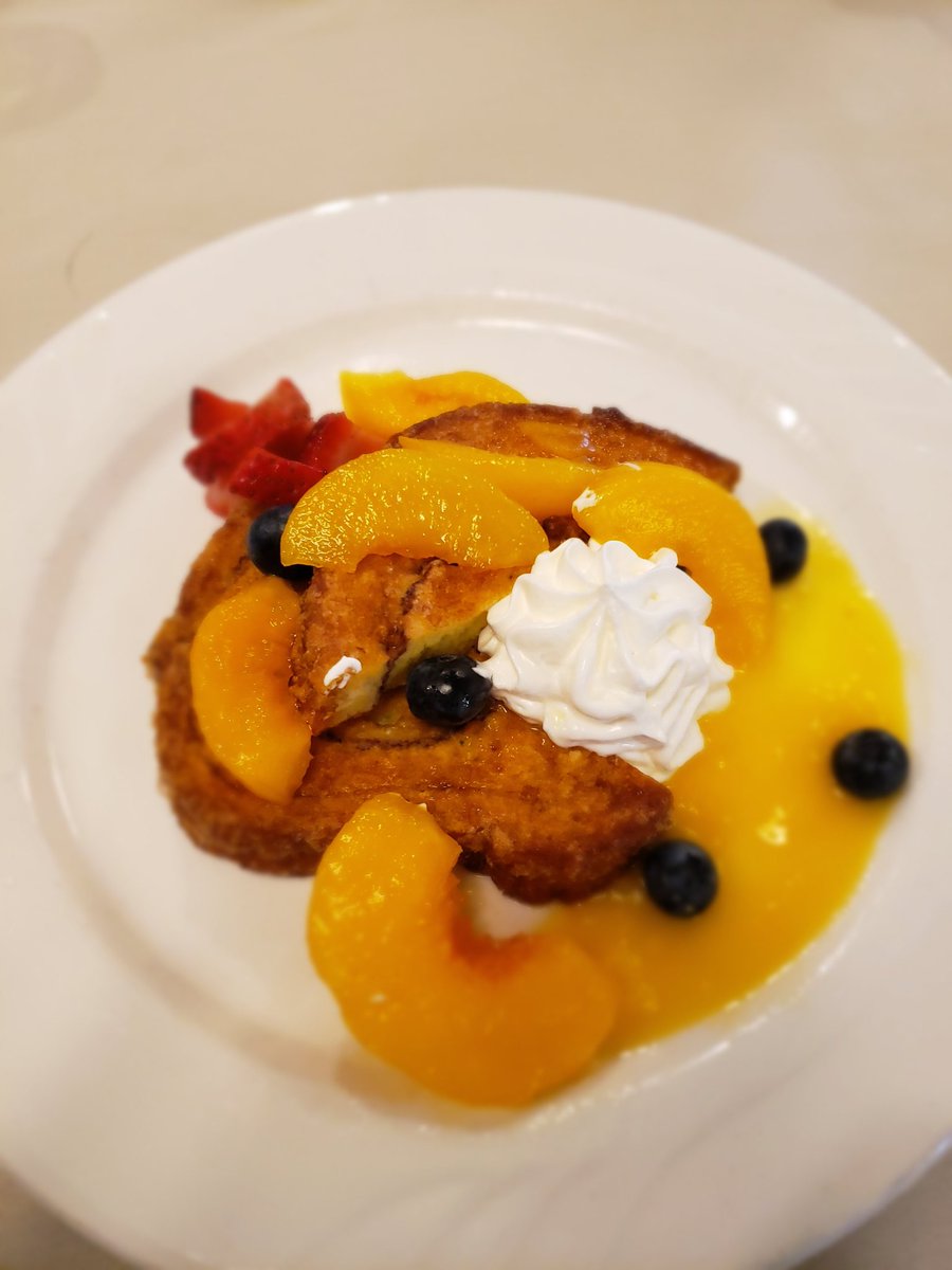 KFValleyViewHC's tweet image. Theme Week was AMAZING!!! So excited to have our residents back in our dining rooms!!! #ThemeWeek #TrilogyChefsRock #TasteTheTrilogyDifference @ValleyViewHC @ReyRd2 @PatynkoJody @ChefMike45 @nolafoodguy