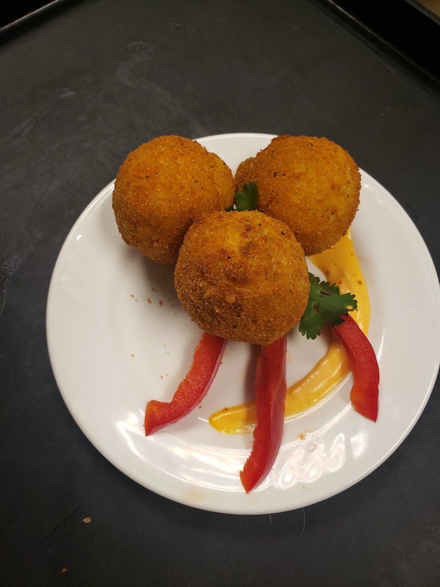 KFValleyViewHC's tweet image. Theme Week was AMAZING!!! So excited to have our residents back in our dining rooms!!! #ThemeWeek #TrilogyChefsRock #TasteTheTrilogyDifference @ValleyViewHC @ReyRd2 @PatynkoJody @ChefMike45 @nolafoodguy